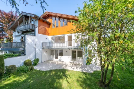 Modernisierte Doppelhaushälfte - Haus mieten in Oberhaching - Modernisierte Doppelhaushälfte mit sonniger Terrasse und Garten