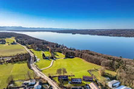 Direkte Seenähe - Haus kaufen in Berg - Neubau: Großzügiges Eckhaus in idyllischer Lage am Starnberger See