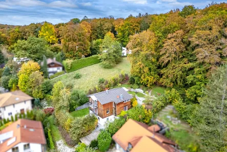 Traumlage mit Fernblick - Haus kaufen in Wörthsee - Ein Ort zum Aufatmen: Idyllisches Landhaus mit Panoramablick auf die Alpen