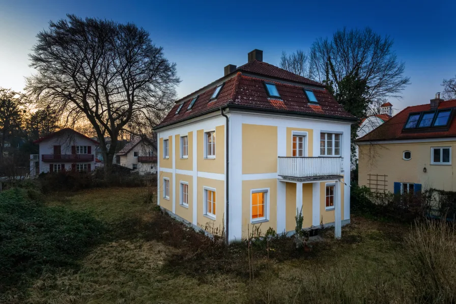 Herrschaftliche Altbauvilla - Haus kaufen in München - Altbau-Villa von 1890 zur Sanierung auf Traumgrundstück in der Villenkolonie l