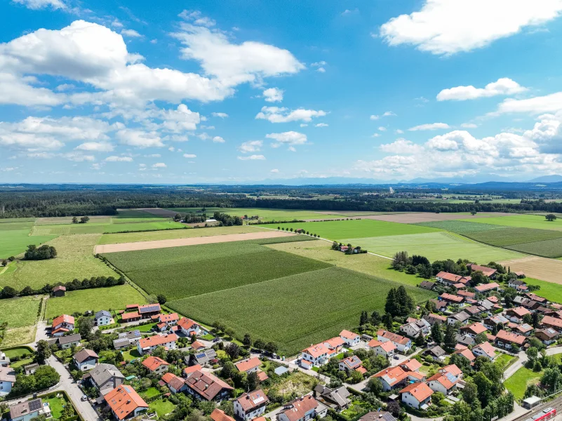  Vor den Bergen gelegen