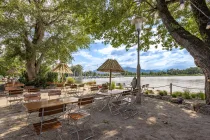 Gastgarten mit Seeblick