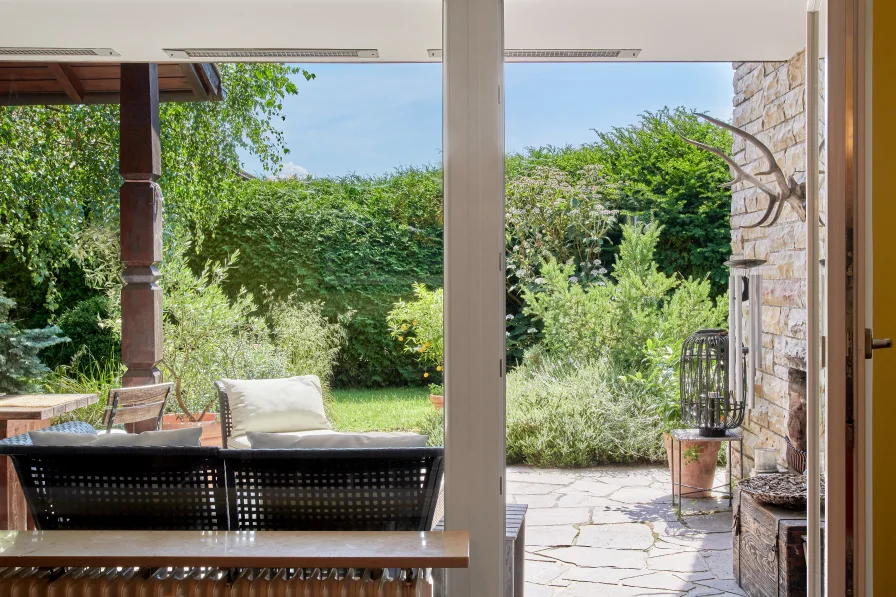 Terrasse mit Außenkamin