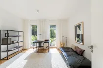 Arbeits-/Gästezimmer mit Blick in den Garten