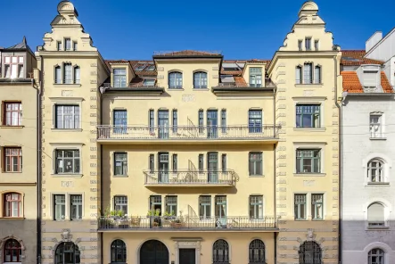 Denkmalgeschütztes Stadtpalais - Wohnung kaufen in München - Stadtpalais Lehel: Exquisite 6-Zimmer-Wohnung mit Dachterrasse und Panoramablick