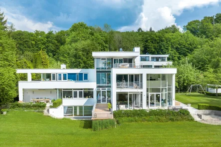 Lichtdurchflutete Architektur - Haus kaufen in Berg - Spektakuläres Villenanwesen auf Parkgrundstück mit atemberaubendem Blick über den Starnberger See