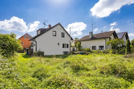 Offene, sonnige Lage - Grundstück kaufen in München - 670 m² großes Grundstück mit Baugenehmigung für zwei Doppelhaushälften mit Einliegerwohnungen