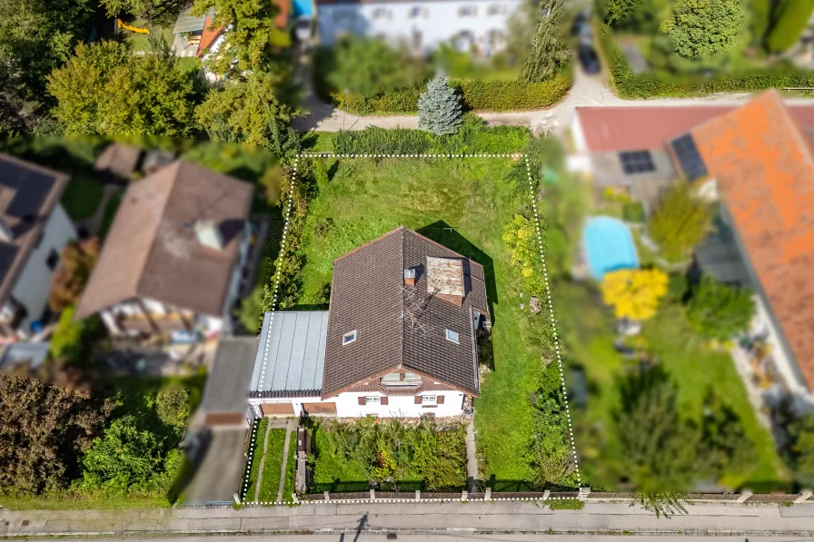 Ideal geschnittenes Grundstück - Grundstück kaufen in München - 670 m² großes Grundstück mit Baugenehmigung für zwei Doppelhaushälften mit Einliegerwohnungen