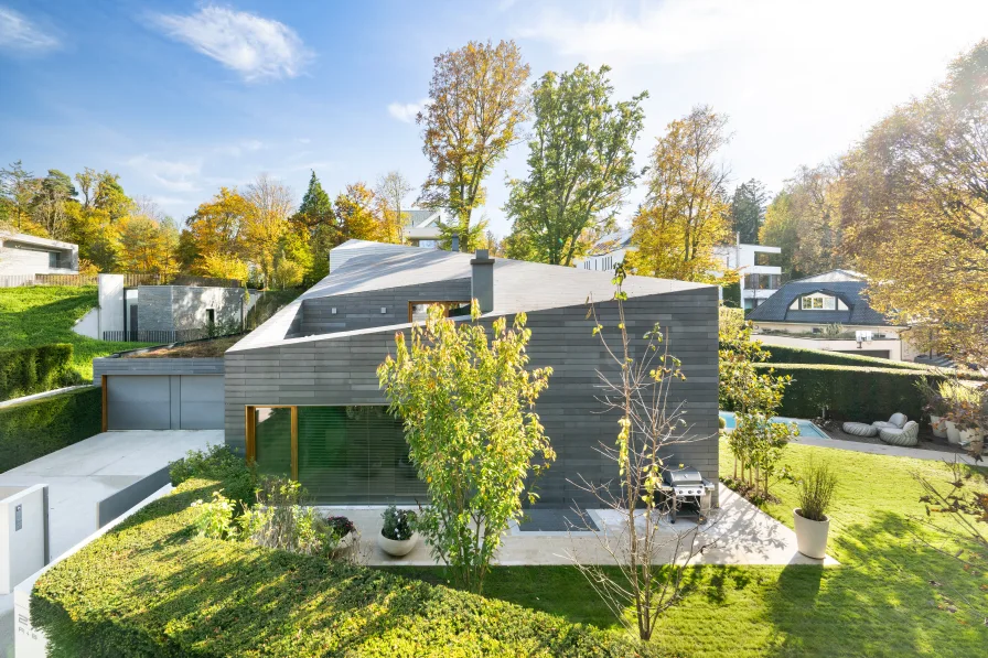 Luxuriöse Familien-Villa mit beeindruckender Architektur in Bestlage von Grünwald