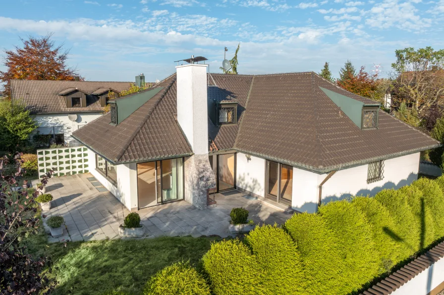 Großzügiges Einfamilienhaus - Haus kaufen in München - Geräumiges Einfamilienhaus mit Modernisierungspotenzial in naturnaher Lage