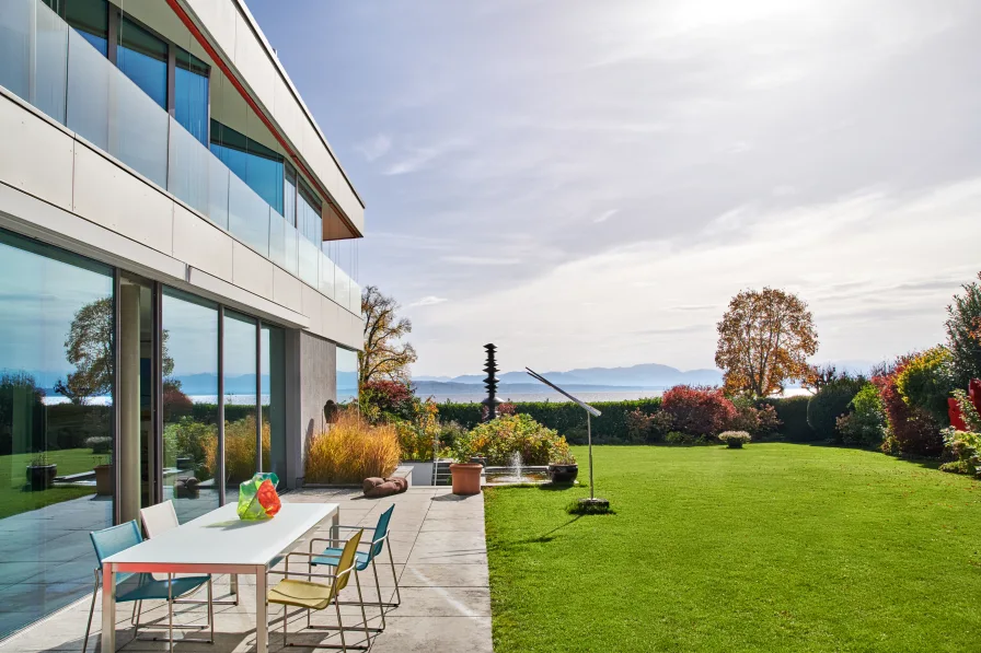 Grandioser See- und Alpenblick - Haus kaufen in Tutzing - In 1. Seereihe mit grandiosem Alpenblick: Atemberaubende Architekten-Villa mit Schwimmhalle und Tiefgarage