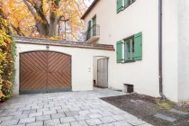 Private Einfahrt mit Garage