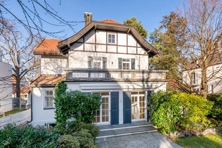 Bezaubernde Altbau-Villa - Haus kaufen in München - Hinreißende Altbau-Villa mit vielen historischen Details und besonderem Charme