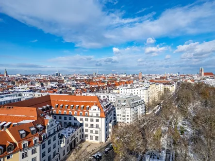 Ruhige, zentrumsnahe Lage - Wohnung kaufen in München - Edle 4-Zimmer-Wohnung in historischem Stadtpalais mit Philippe-Starck-Design