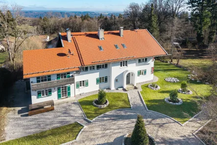 Villenanwesen von 1916 mit prachtvoller Auffahrt - Haus kaufen in Icking - Aufwendig saniertes Villenanwesen von 1916 mit Alpenblick auf repräsentativem Grundstück