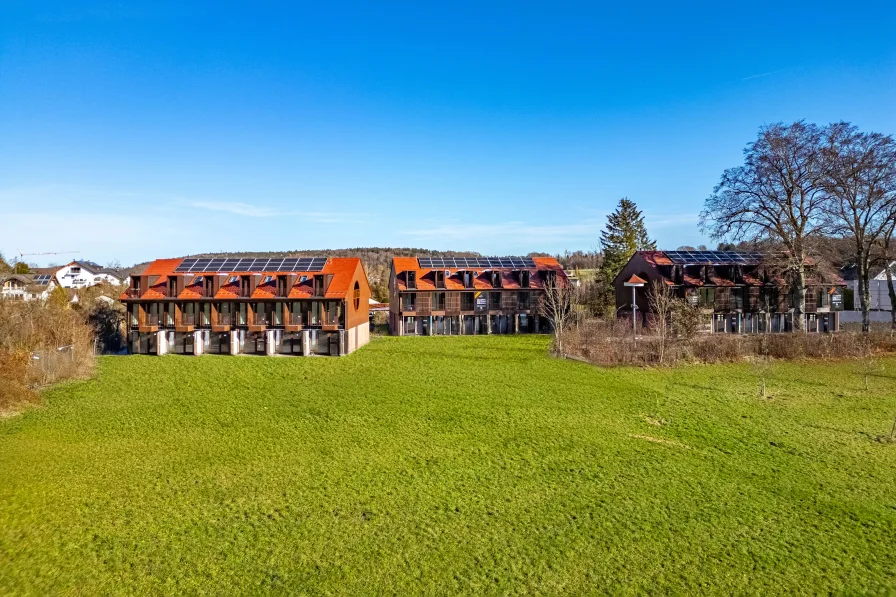 Grüne Umgebung - Haus kaufen in Berg - Neubau: Mittelhaus mit grünem Rückzugsort