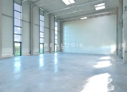 Neubau mit Glasfassade - Halle/Lager/Produktion mieten in Erding - Hochwertiges Neubauobjekt, ca. 4.000 m² Hallen-/Bürofläche zu vermieten - hälftig teilbar