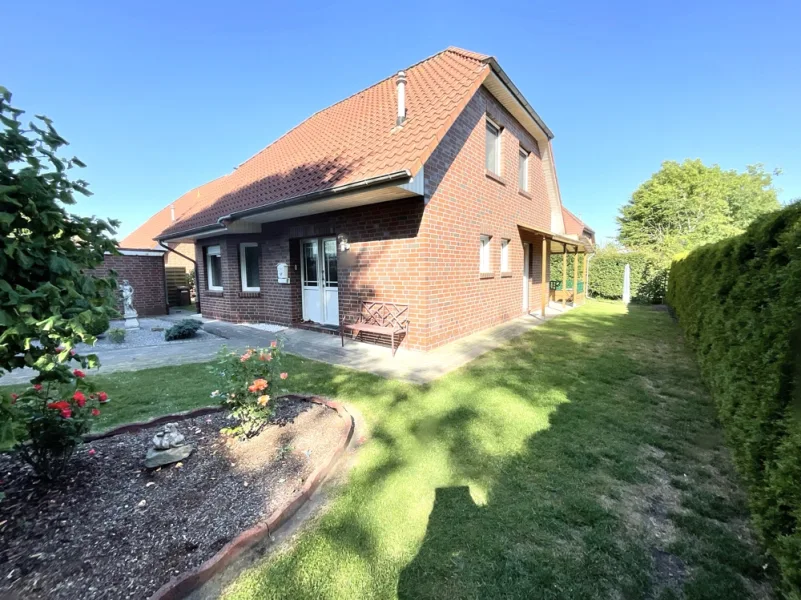 12623 Vorderansicht 2 - Haus kaufen in Barßel / Barßelermoor - !RESERVIERT! Besonders und Selten! Gepflegtes Wohnhaus in direkter Hafennähe mit Carport und Garage