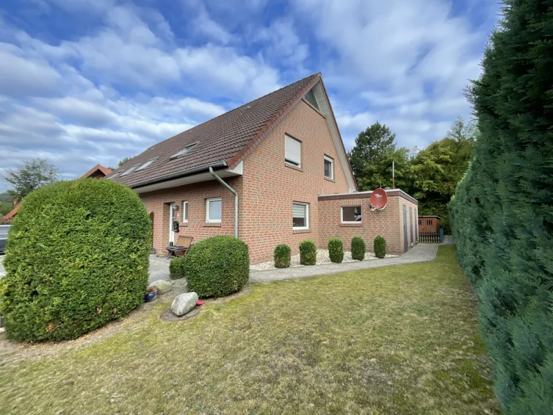 13023 Seitenansicht - Haus kaufen in Barßel / Harkebrügge - Attraktives Renditeobjekt! 3 gepflegte Reihenhaushälften im Erholungsgebiet zu verkaufen