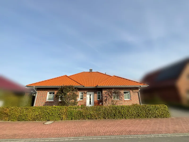 13523 Straßenfront - Haus kaufen in Ostrhauderfehn - Zuhause inkl. Nordseeluft gefällig? Neuwertiges Niedrigenergiehaus mit Garage sucht neue Eigentümer!