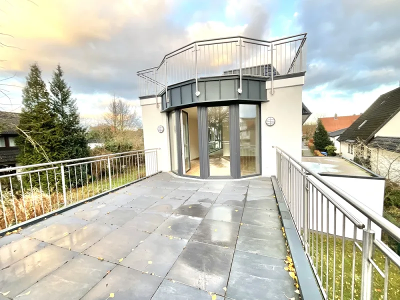 11425 Balkon  - Wohnung kaufen in Oldenburg - Große Neubau OG Wohnung im luxuriösen Dreifamilienhaus. Wie ein Schiff im Grünen mitten in Oldenburg