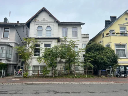 11125 Straßenansicht - Haus kaufen in Oldenburg / Dobben - Dobbenviertel Stadt Oldenburg! Denkmalgeschütztes Mehrfamilienhaus in gefragter Lage zu verkaufen