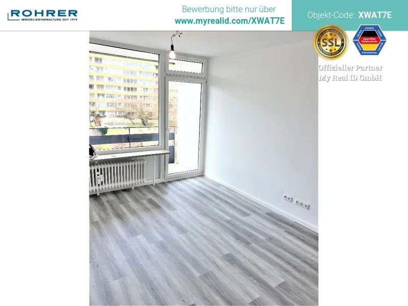 Wohnzimmer mit Balkon - Wohnung mieten in Neufahrn - 85375 Neufahrn - Charmante 2 Zimmerwhg., Küche, Bad/WC, Flur, Balkon u. Kellerabteil