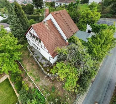 Außenansicht - Haus kaufen in Bamberg - Umbau oder Neugestaltung:  Großzügiges Einfamilienhaus in exclusiver Berglage  Bambergs