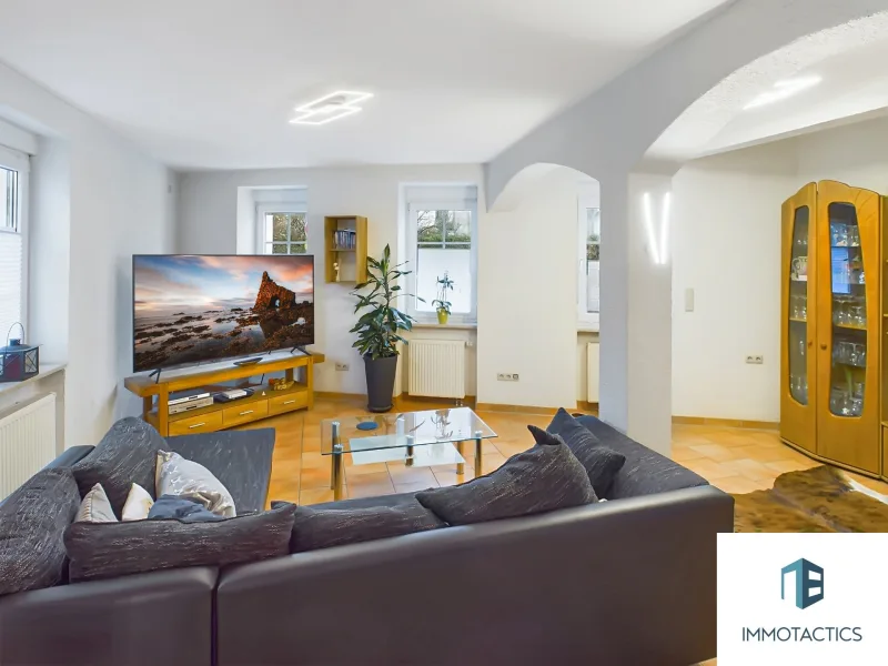 Wohnzimmer - Haus kaufen in Bad Kreuznach - Großzügiges Einfamilienhaus mit 175 qm Wohnfläche in Planig + zusätzliche Wohnräume im Dachgeschoss
