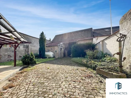 Innenhof - Haus kaufen in Flonheim - Wohnen und gestalten: Charmantes Haus mit Scheune voller Möglichkeiten in Flonheim