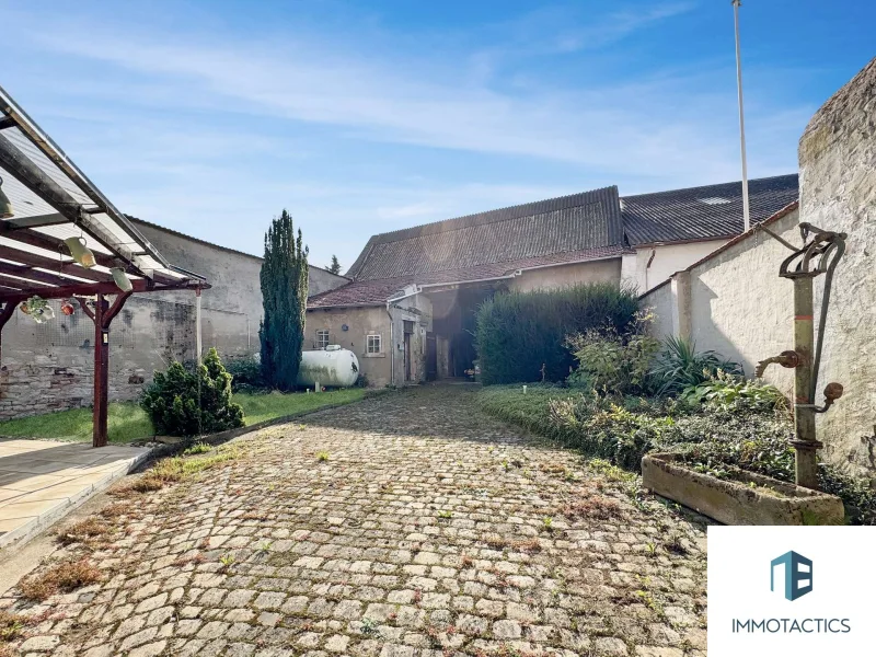 Innenhof - Haus kaufen in Flonheim - Wohnen und gestalten: Charmantes Haus mit Scheune voller Möglichkeiten in Flonheim