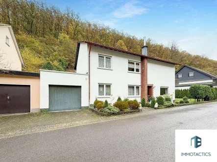 Außenansicht  - Haus kaufen in Oberwesel - Freistehendes Einfamilienhaus - ruhige Lage mit Gartenparadies und viel Platz für die ganze Familie!