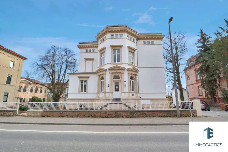 Außenansicht - Wohnung kaufen in Bad Kreuznach - Einzigartiges Wohnerlebnis in sanierter Villa: 74 m² Traumwohnung