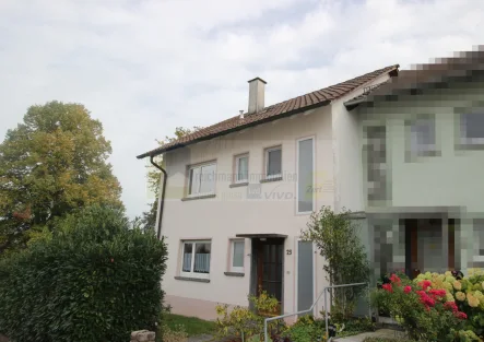Außenansicht - Haus kaufen in Donaueschingen - Charmantes Reihenendhaus mit Garten/Terrasse und Garage in der beliebten Donaueschinger Siedlung!