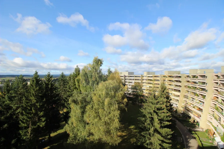 Ansicht - Wohnung kaufen in Villingen-Schwenningen - Weitsicht! Freundliche und geräumige 3-Zimmerwohnung über den Dächern von Villingen!