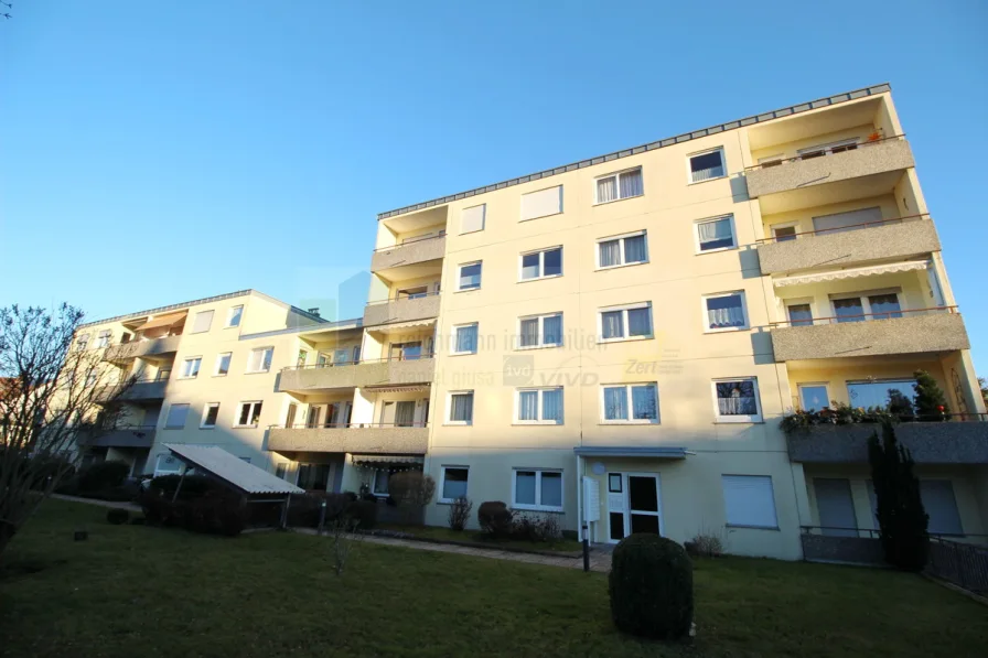 Außenansicht - Wohnung kaufen in Bad Dürrheim - Stilvoll und Großzügig! 3 Zi-Eigentumswohnung mit zwei Balkonen in ruhiger Zentrumslage von Bad Dürrheim!