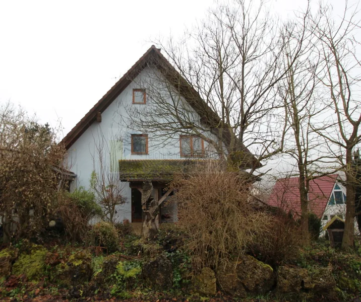 Außenansicht I - Haus kaufen in Blumberg / Achdorf - Charmantes Einfamilienhaus mit Einliegerwohnung und Garten in Blumberg-Achdorf - Ihr neues Zuhause in naturnaher Umgebung!