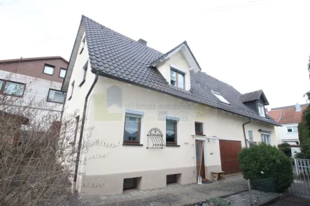 Ansicht - Haus kaufen in Villingen-Schwenningen - Vielseitiges Wohnpotenzial: Ein- bis Zweifamilienhaus mit separaten Eingängen in VS-Schwenningen!