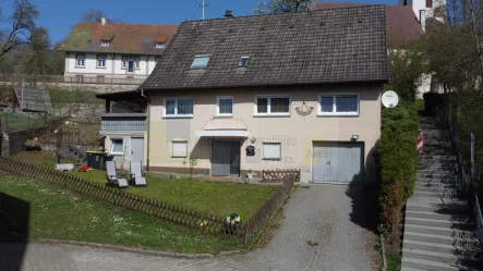 Außenansicht - Haus kaufen in Bad Dürrheim / Öfingen - Charmant und Stilvoll! Einfamilienhaus mit Garten und Garage in zentraler Lage von BD-Öfingen!
