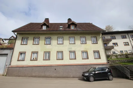 Außenansicht  - Haus kaufen in Schonach im Schwarzwald - Ideal für Familien, Mehrgenerationenwohnen oder Investoren - Vielseitiges MFH mit Renovierungspotenzial in Schonach im Schwarzwald!