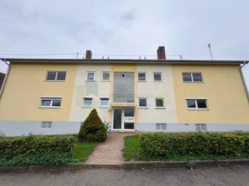 Außenansicht - Wohnung kaufen in Villingen-Schwenningen - Pfaffenweiler - Attraktive 4-Zimmer-Dachgeschosswohnung in VS-Pfaffenweiler – Ruhiges Wohnen mit mgl. Gartennutzung, Garage und Stellplatz