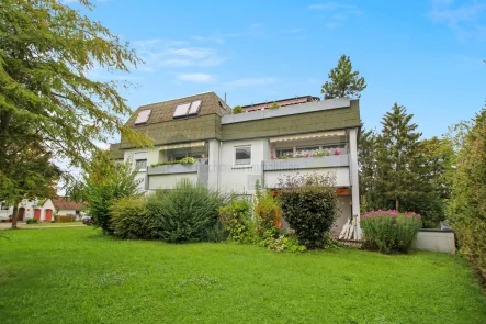 Gartenansicht - Wohnung kaufen in Bad Dürrheim - 2,5 Zimmer - Penthouse - Wohnung am Salinensee in Bad Dürrheim: Ein Traum vom grosszügigem Wohnen mit Penthouse-Terrasse und Weitblick!