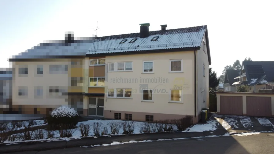 Ansicht - Haus kaufen in Villingen-Schwenningen - Beliebt, begehrt, gesucht - Charmantes Zweifamilienhaus mit ausgebautem Dachgeschoss als DHH mit Doppelgarage in VS-Schwenningen - Sauerwasen!