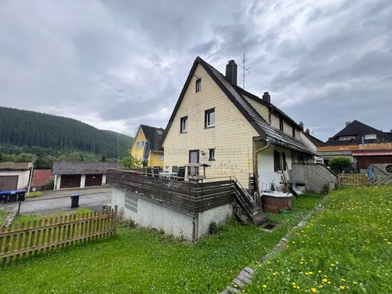 Garage mit Aufbau Terrasse