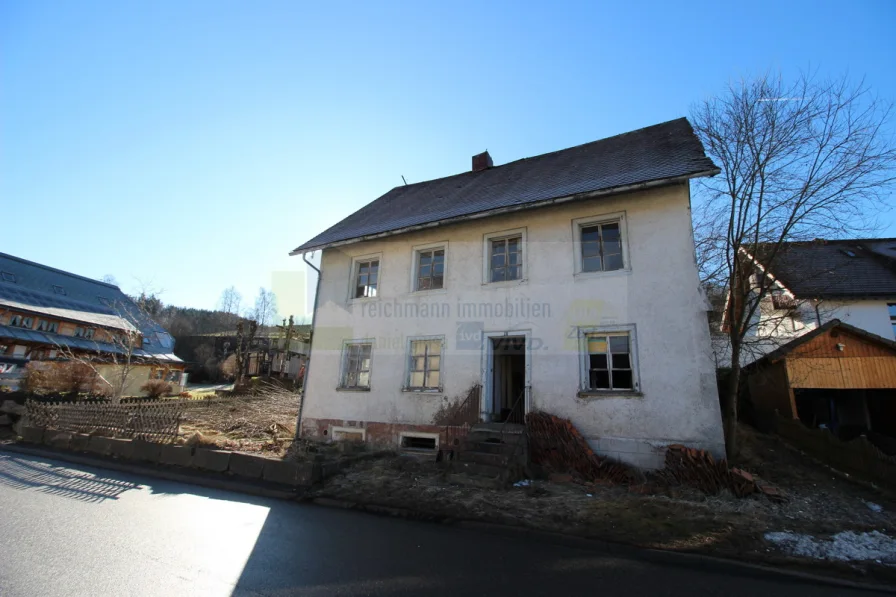  - Haus kaufen in Lenzkirch - Sanierungsbedürftiges denkmalgeschütztes 1-2 Familienhaus in zentraler Lage von Lenzkirch!