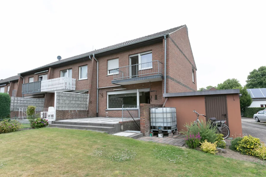 Hausansicht vom Garten - Haus kaufen in Nettetal / Hinsbeck - Gelegenheit: Schönes Reihenendhaus in Nettetal-Hinsbeck