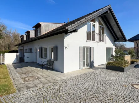 Aussenansicht - Haus mieten in Bernried am Starnberger See - großzügiges Einfamilienhaus in Traumlage über dem Bernrieder Park