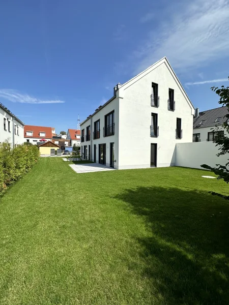 Hausansicht - Haus kaufen in Hebertshausen - Vor den Toren Münchens:Neubau Villen-Hälfte in zentraler Wohnlage nahe Dachau-sofort verfügbar