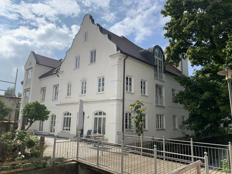 Hausansicht - Wohnung kaufen in Thannhausen - Mortainplatz in Thannhausen:Attraktive und helle Zwei-Zimmer-Wohnung in zentraler Lage