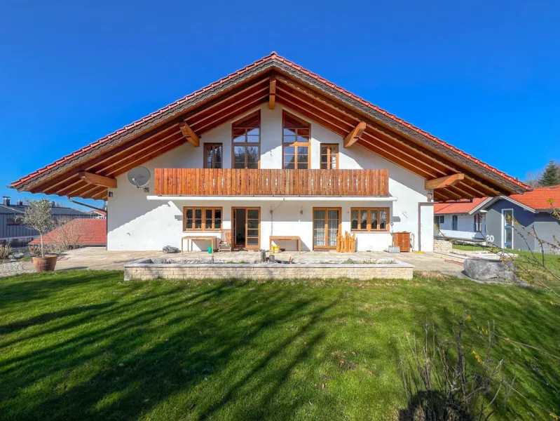 Hausansicht vom Süden - Haus kaufen in Bad Tölz - Hochwertiges Wohnen und Arbeiten mit Bergblick und Garten- Im Herzen des Oberlandes nahe Bad Tölz